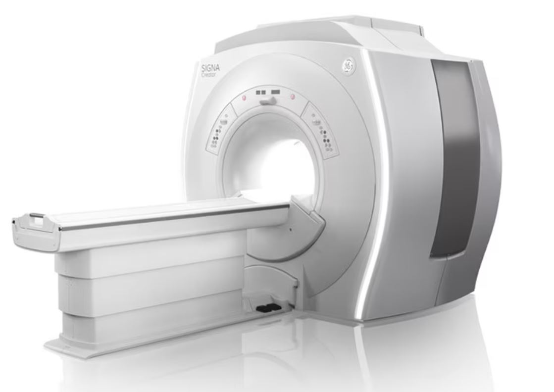 当院では一般的なトンネル型の1.5テスラMRI装置とオープン型の0.3テスラMRI装置、両方を導入しております。