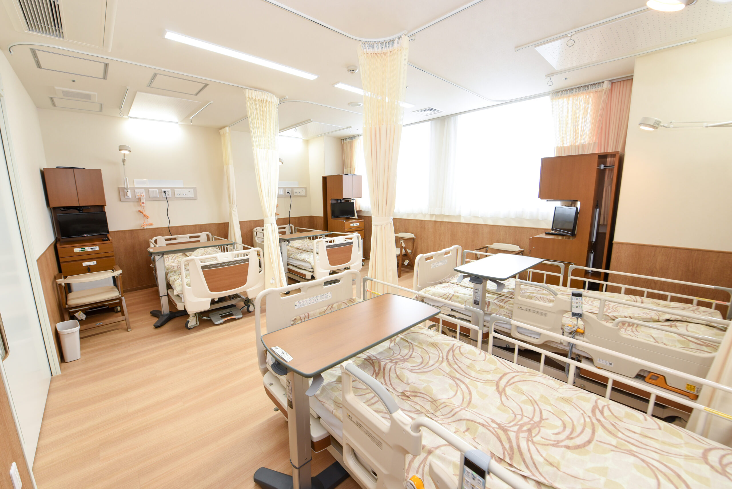 脊椎にみられる疾患や外傷の診断・治療を行い、必要に応じて手術のご提案をさせていただきます。